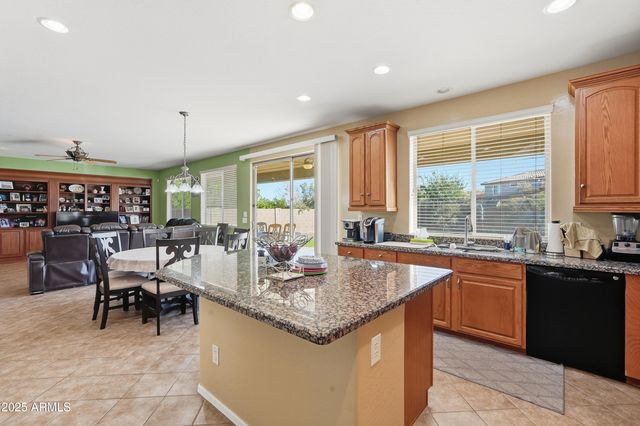 18391 W PORT ROYALE Lane, Surprise, AZ 85388