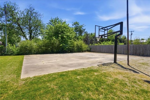 5804 NW 53rd Street, Warr Acres, OK 73122