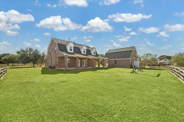 5130 County Road 392, Alvin, TX 77511