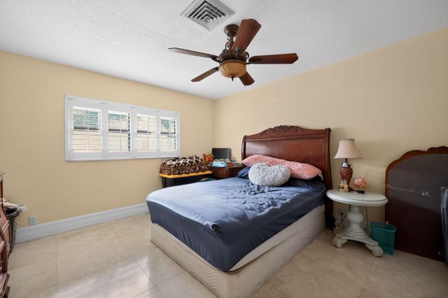 9420 Sea Turtle Lane, Plantation, FL 33324