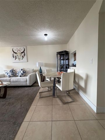 7940 NW 50th St 305, Lauderhill, FL 33351