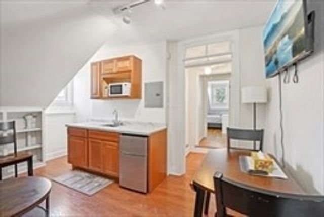 123 White St 123, Belmont, MA 02478