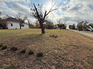 400 Charles Street, Riesel, TX 76682