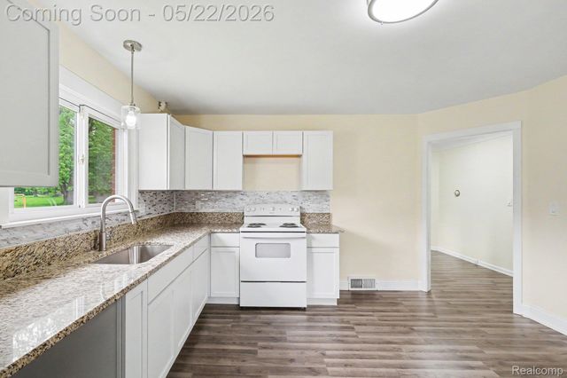 1093 W Maple Avenue, Mundy Township, MI 48507