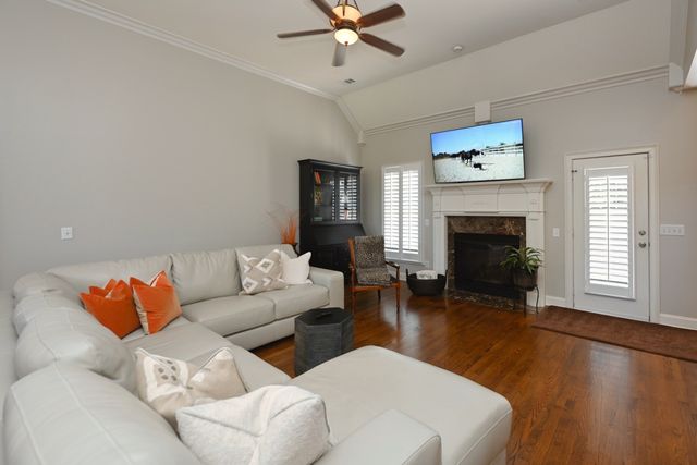 1017 Dorset Dr, Hendersonville, TN 37075