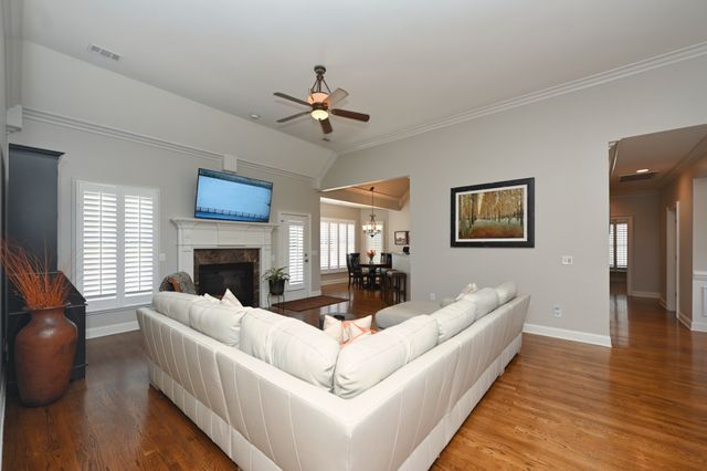 1017 Dorset Dr, Hendersonville, TN 37075