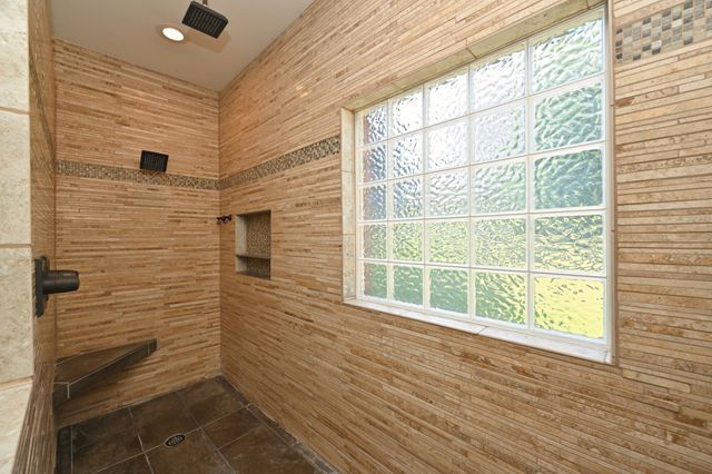 1017 Dorset Dr, Hendersonville, TN 37075