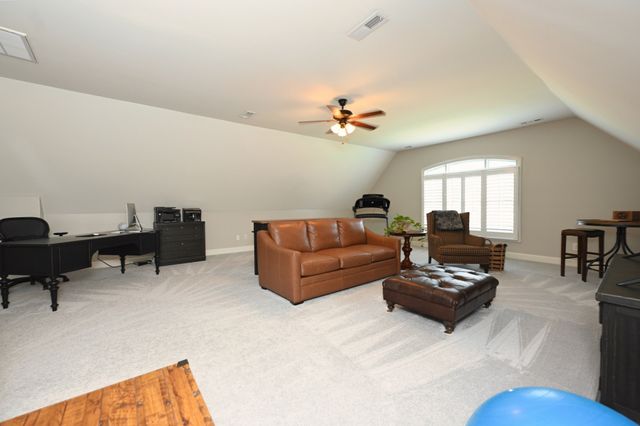 1017 Dorset Dr, Hendersonville, TN 37075