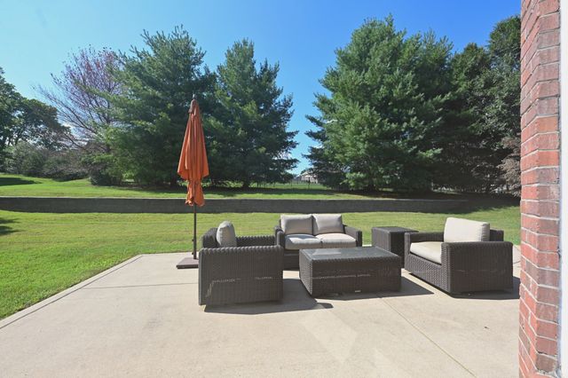 1017 Dorset Dr, Hendersonville, TN 37075