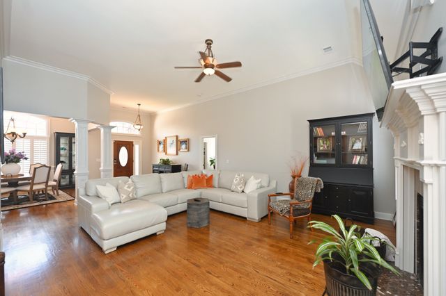 1017 Dorset Dr, Hendersonville, TN 37075