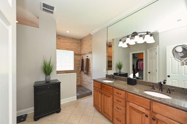 1017 Dorset Dr, Hendersonville, TN 37075