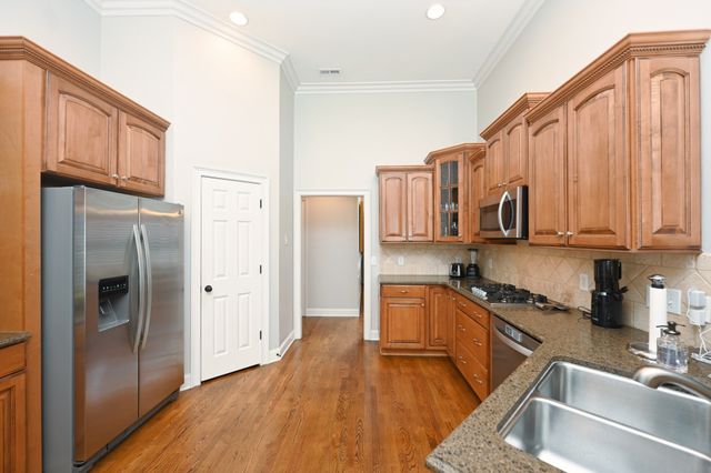 1017 Dorset Dr, Hendersonville, TN 37075