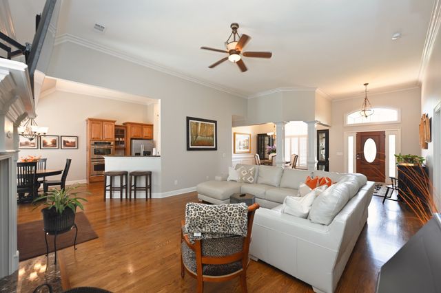 1017 Dorset Dr, Hendersonville, TN 37075