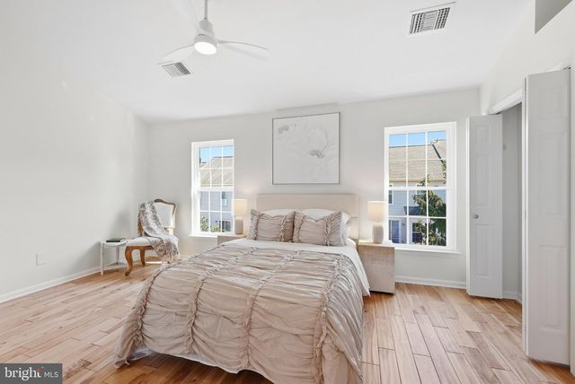 22055 MANNING SQ, Sterling, VA 20166
