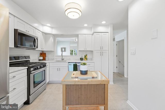 22055 MANNING SQ, Sterling, VA 20166