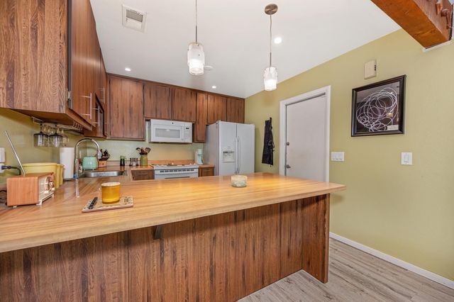 10712 Sterling Wood Way, Rancho Cordova, CA 95670
