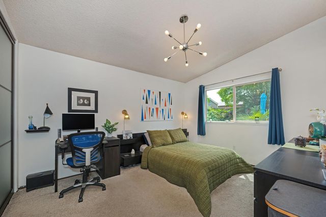 10712 Sterling Wood Way, Rancho Cordova, CA 95670