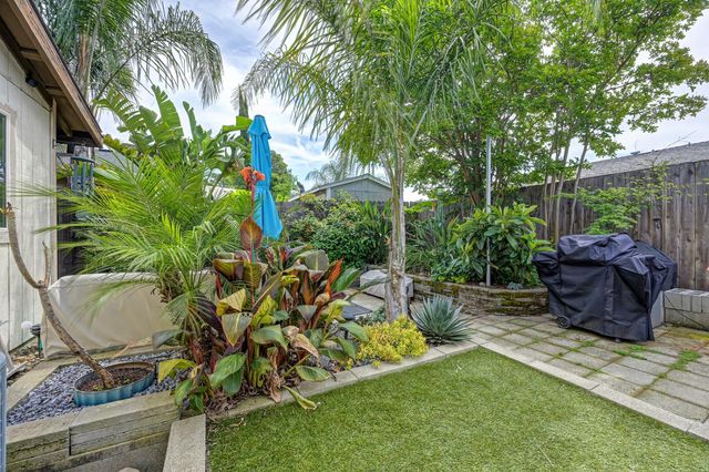 10712 Sterling Wood Way, Rancho Cordova, CA 95670