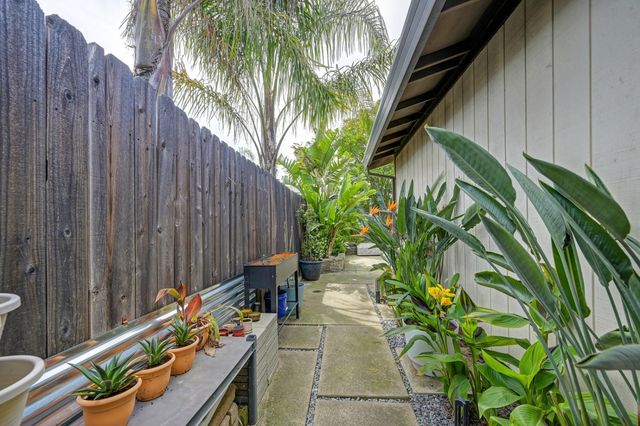 10712 Sterling Wood Way, Rancho Cordova, CA 95670