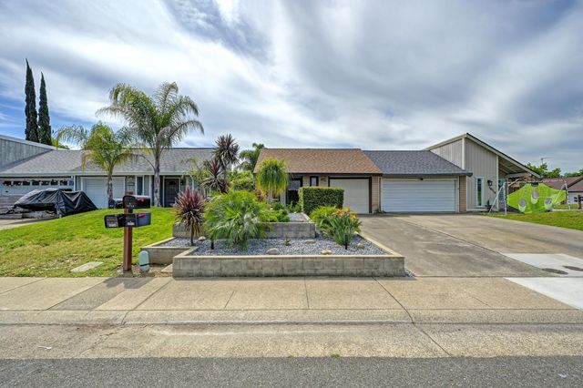 10712 Sterling Wood Way, Rancho Cordova, CA 95670