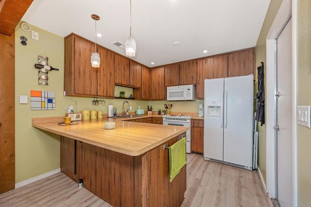 10712 Sterling Wood Way, Rancho Cordova, CA 95670
