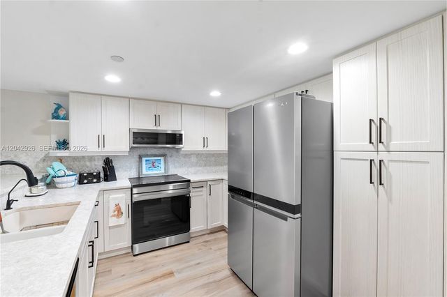 522 Oak Harbour Drive 522, Juno Beach, FL 33408