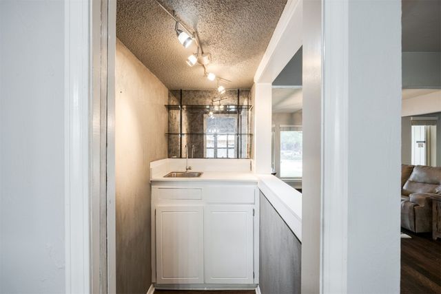 10201 Glendover Avenue, Oklahoma City, OK 73162