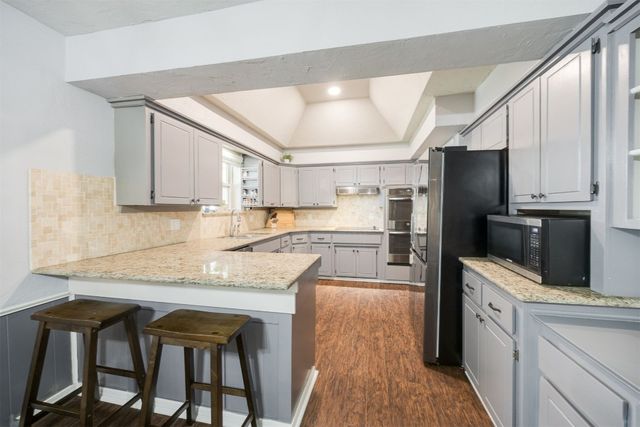 10201 Glendover Avenue, Oklahoma City, OK 73162