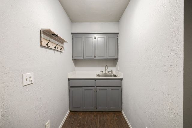 10201 Glendover Avenue, Oklahoma City, OK 73162