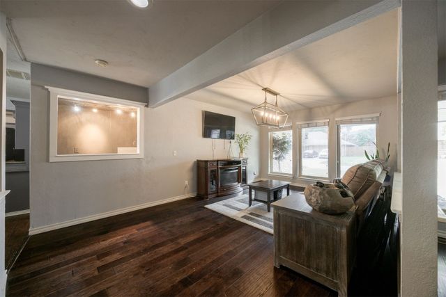 10201 Glendover Avenue, Oklahoma City, OK 73162