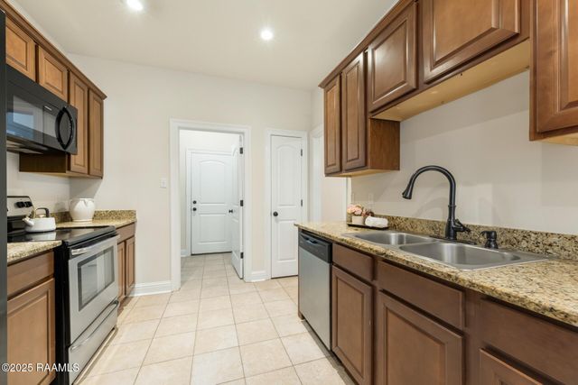 103 Sun Ridge Street, Youngsville, LA 70592