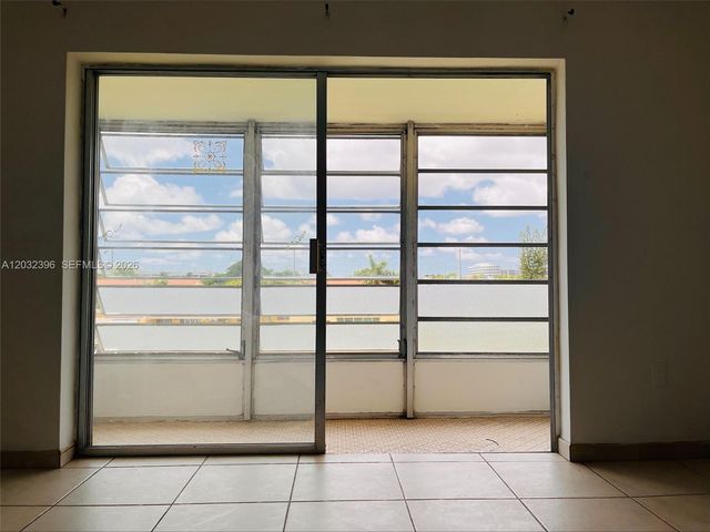 2880 NE 203rd St 28B, Aventura, FL 33180