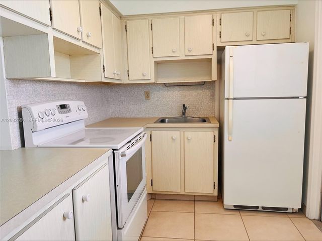 2880 NE 203rd St 28B, Aventura, FL 33180