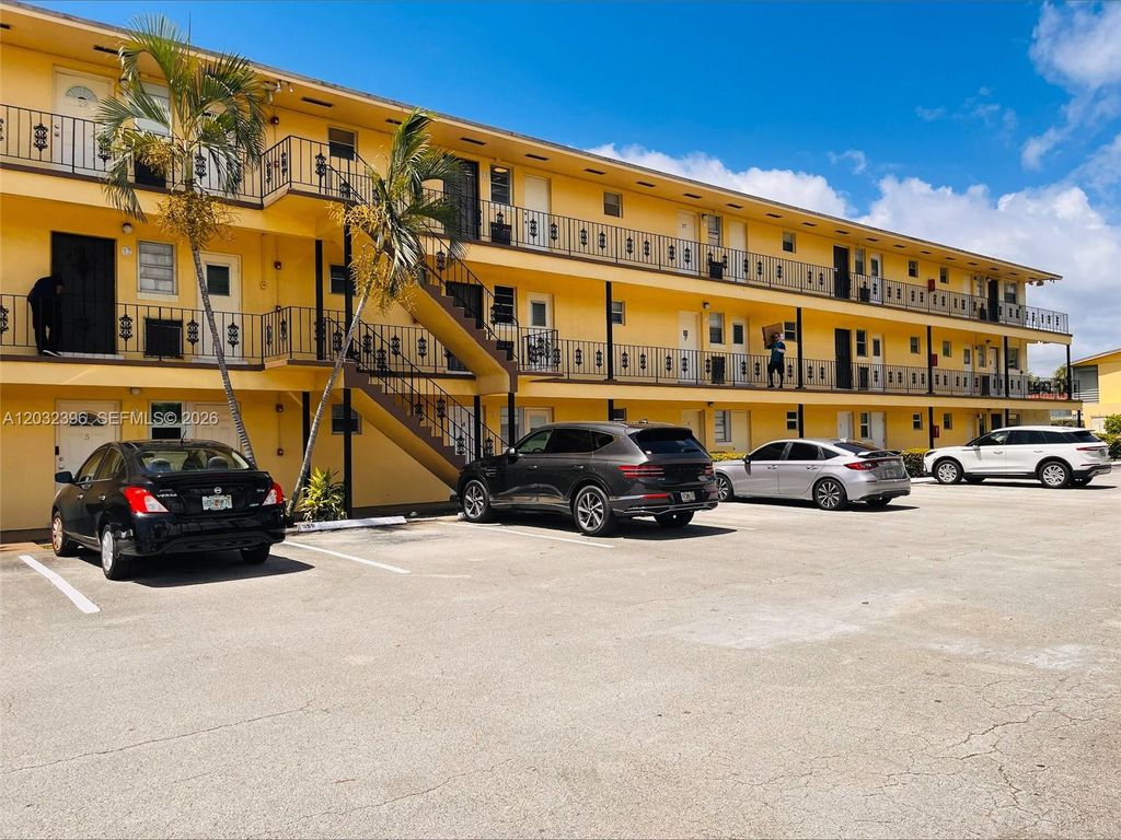 2880 NE 203rd St 28B, Aventura, FL 33180