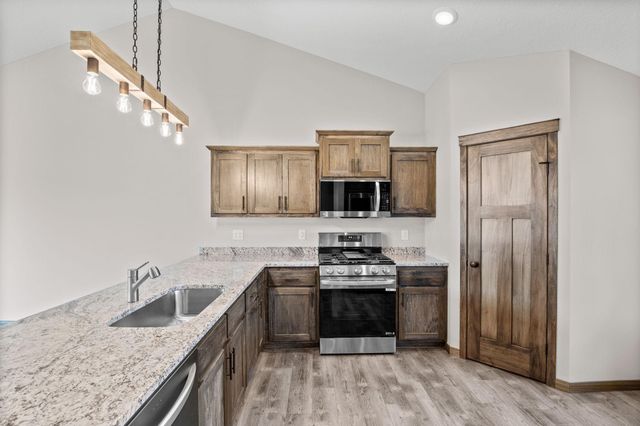 885 Watertown Avenue, Delano, MN 55328