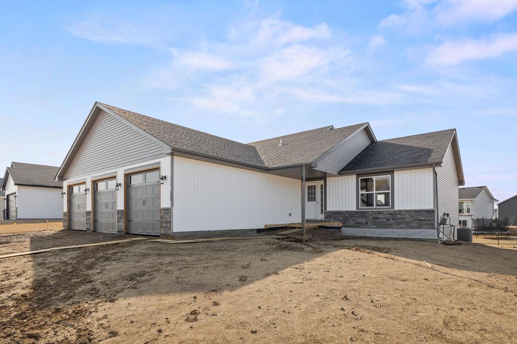 885 Watertown Avenue, Delano, MN 55328 — photo 2