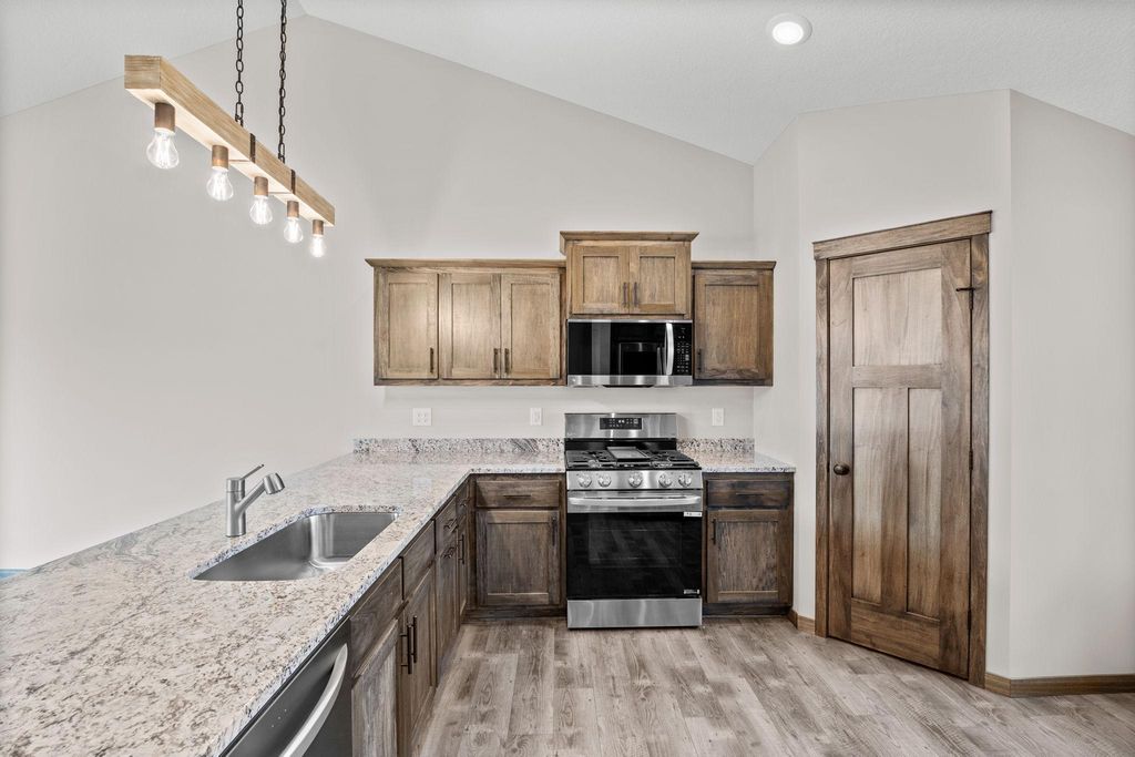 885 Watertown Avenue, Delano, MN 55328 — photo 3