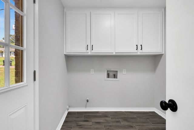 809 Chris Dr, Longview, TX 75605