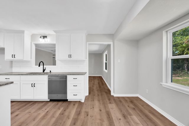 809 Chris Dr, Longview, TX 75605