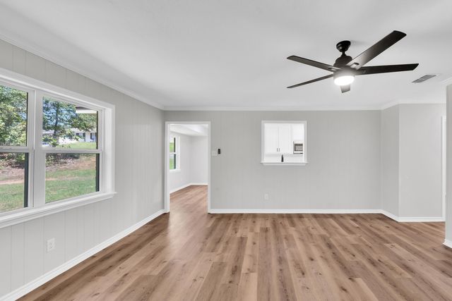 809 Chris Dr, Longview, TX 75605