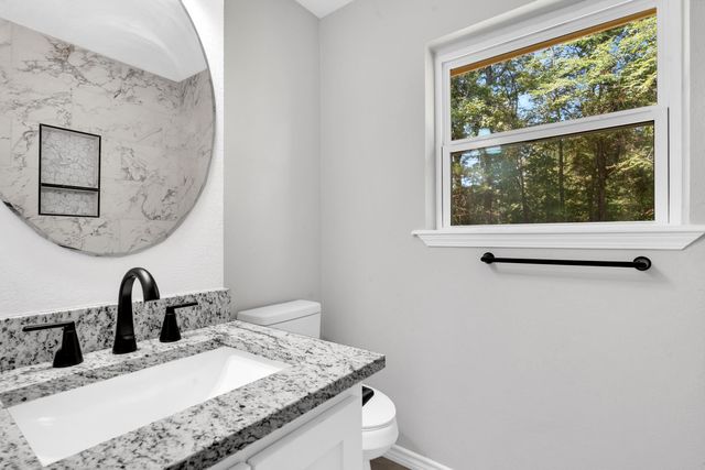 809 Chris Dr, Longview, TX 75605