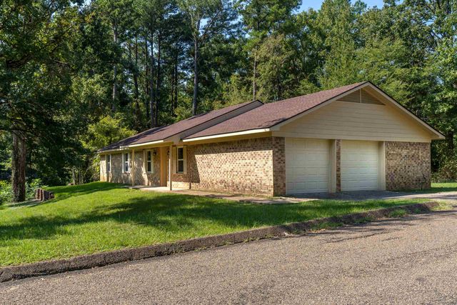 809 Chris Dr, Longview, TX 75605