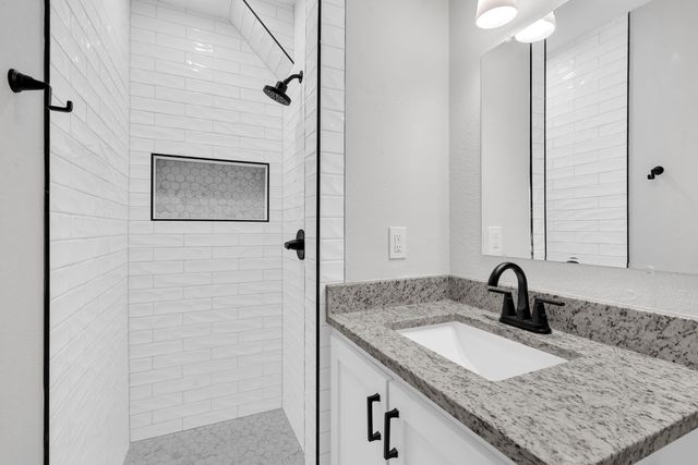 809 Chris Dr, Longview, TX 75605