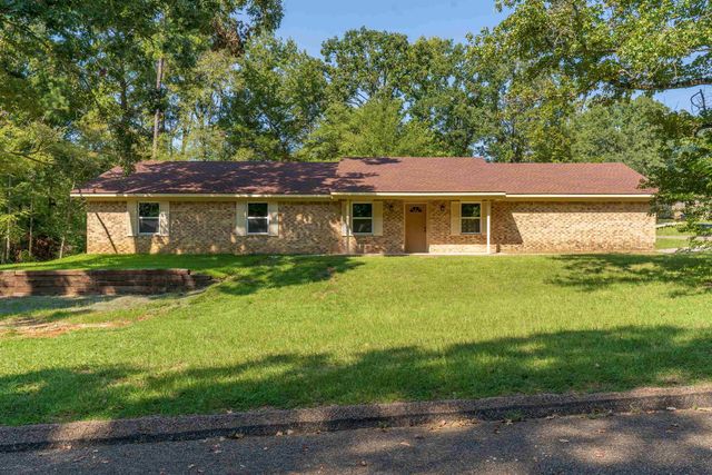 809 Chris Dr, Longview, TX 75605