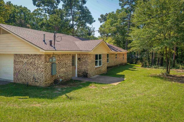 809 Chris Dr, Longview, TX 75605