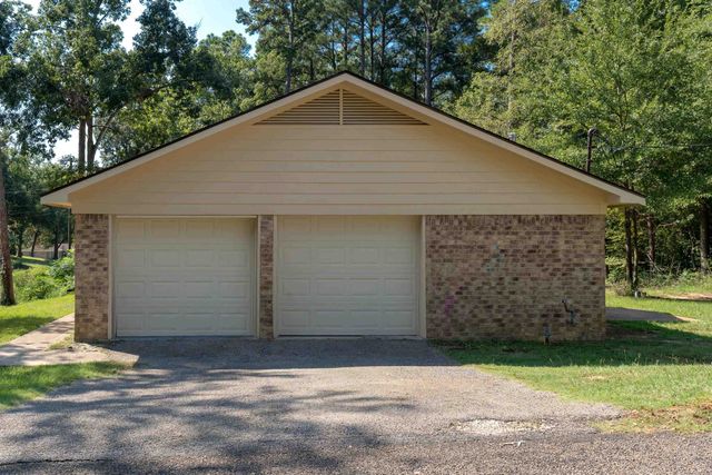 809 Chris Dr, Longview, TX 75605