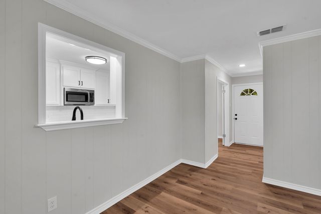 809 Chris Dr, Longview, TX 75605