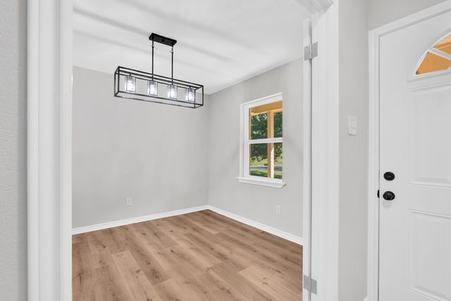 809 Chris Dr, Longview, TX 75605