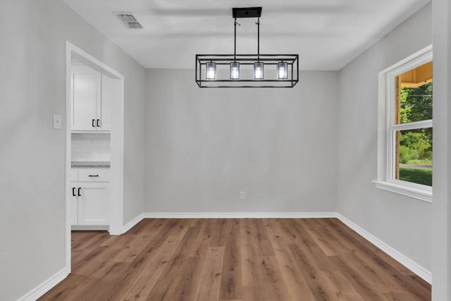 809 Chris Dr, Longview, TX 75605