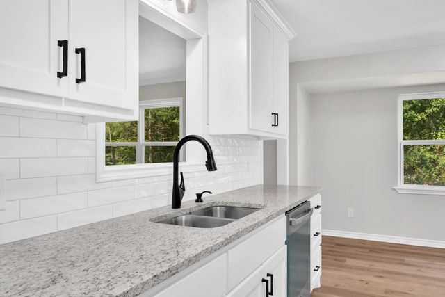 809 Chris Dr, Longview, TX 75605